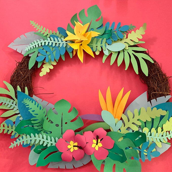 artisan-donna-williams-tropical-papercraft-wreath.jpg?sw=680&q=85