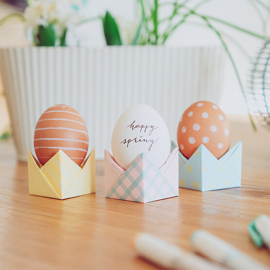 how-to-fold-an-origami-egg-cup-step-16.jpg?sw=554&q=85