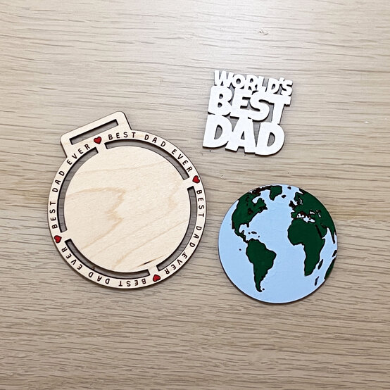 Idea_glowforge-how-to-make-a-personalised-medal_step12.JPG?sw=554&q=85