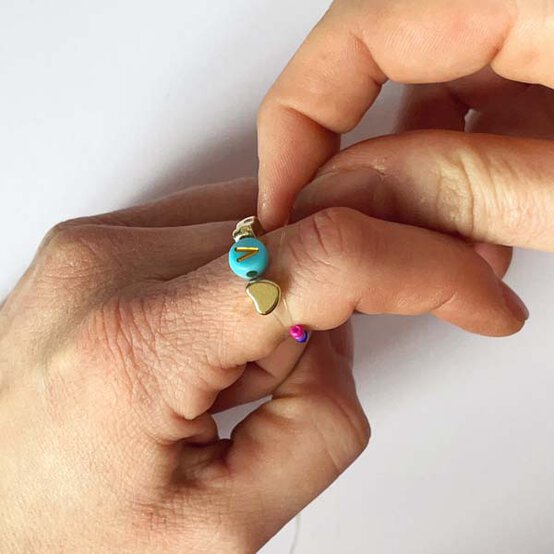 ideas%5Fjewellery%2Dprojects%2Dto%2Dmake%2Dwith%2Dbeads%5Finitial%2Dring%2D3.jpg?sw=554&q=85