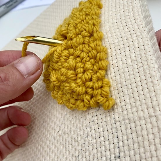 how-to-make-punch-needle_sunburst_finishing_section_step_9.jpg?sw=554&q=85