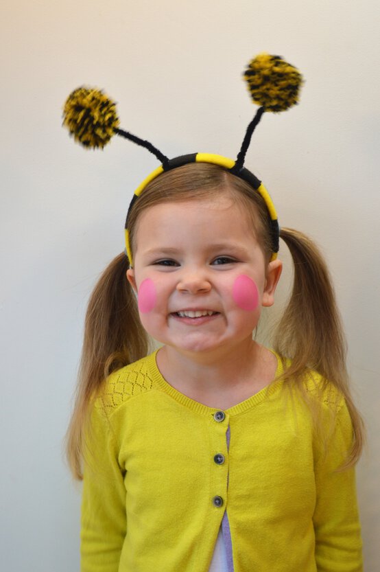 bee_face_painting_tutorial_step1-head-dress.jpg?sw=554&q=85