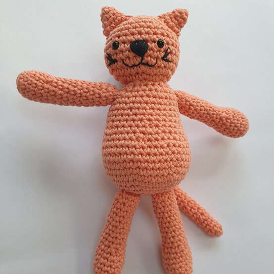 how_to_crochet_a_summer_garden_wreath_cat.jpg?sw=554&q=85