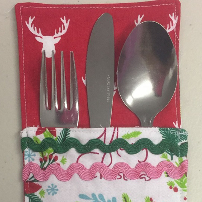 How to Sew Christmas Cutlery Wraps | Hobbycraft how-to-sew-christmas-cutlery-wraps-hobbycraft