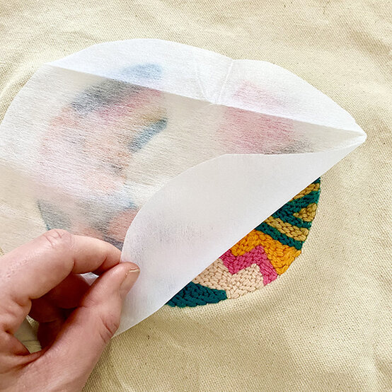 Idea_How-to-personalise-a-canvas-bag-with-punch-needle_Step_9_attaching_interfacing.jpg?sw=554&q=85