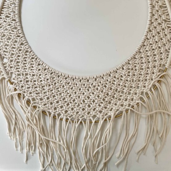 Idea_how-to-make-a-christmas-macrame-wreath_step11d.jpg?sw=554&q=85