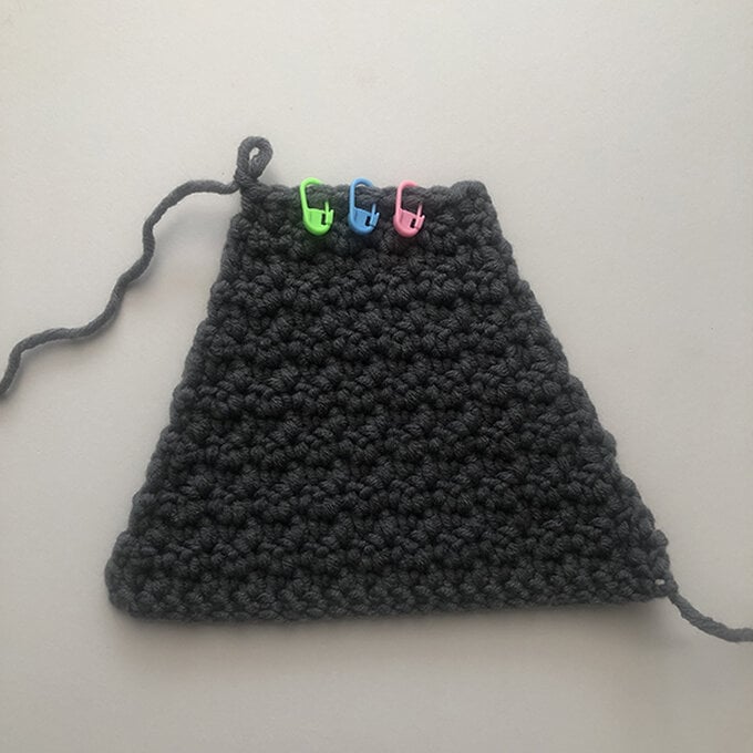 Idea_How-to-crochet-a-mountain-cushion_photo_1.jpeg?sw=680&q=85