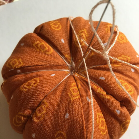 fabric-pumpkins-step-5.jpg?sw=554&q=85