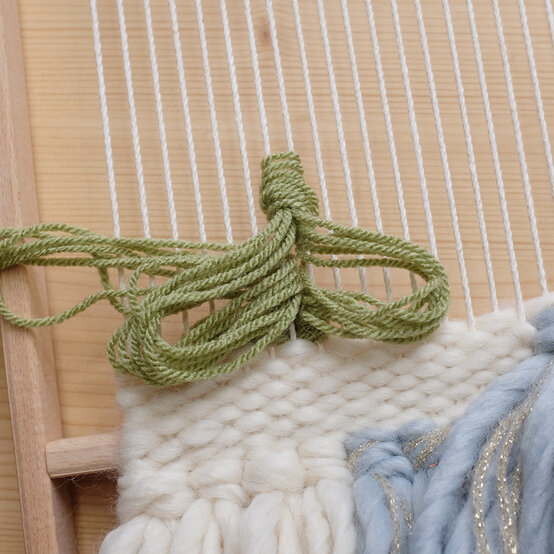 how_to_make_-a_floral_weave_22.jpg?sw=554&q=85