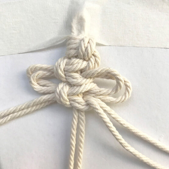 idea_macrame-mini-christmas-tree_step6.jpg?sw=554&q=85