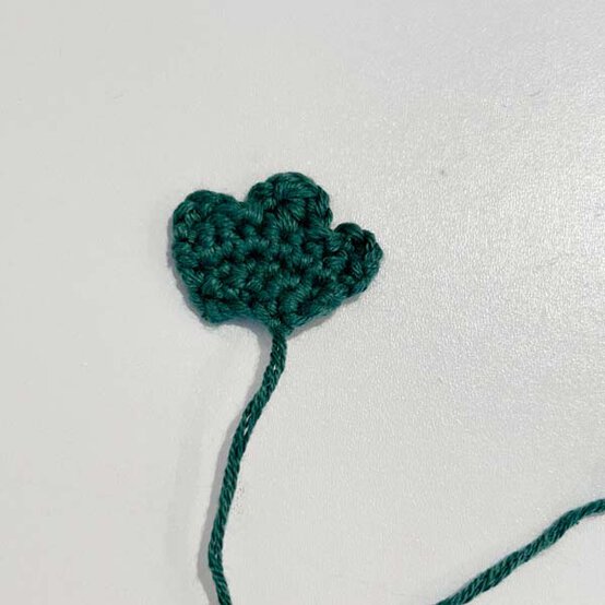 ideas%5Fhow%2Dto%2Dcrochet%2Dan%2Damigurumi%2Dfrog%5Farms%2D3.jpg?sw=554&q=85