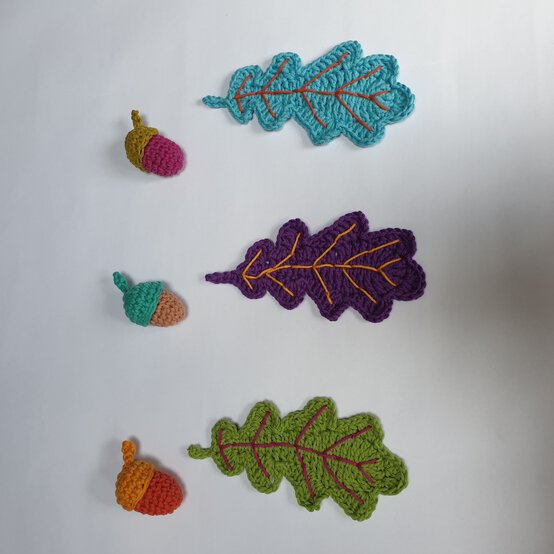 how-to-crochet-an-autumn-garland-leaves-.jpg?sw=554&q=85
