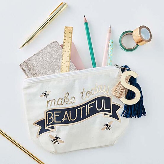 ideas%5Fsellable%2Dcricut%2Dprojects%2Dfor%2Dyour%2Dsmall%2Dbusiness%5Fpencil%2Dcase.jpg?sw=554&q=85