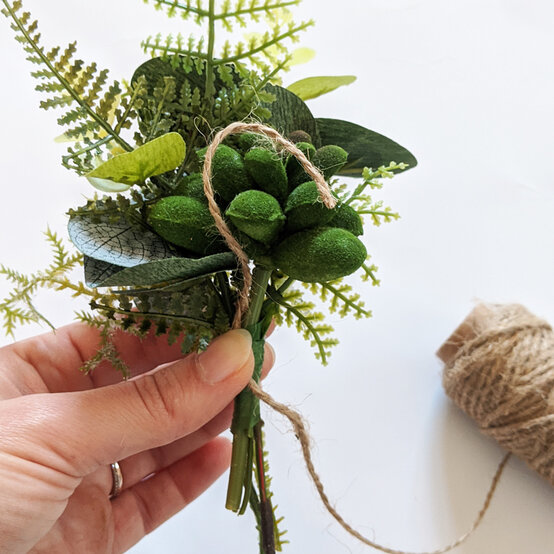 everlasting-buttonhole_step6.jpg?sw=554&q=85