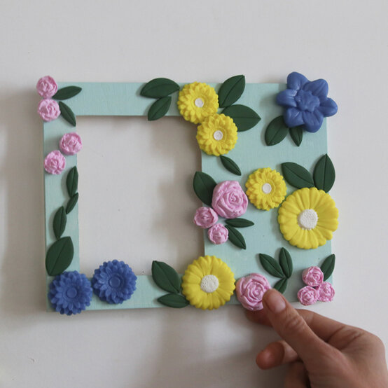idea_how-to-make-a-fimo-clay-photo-frame_step10.jpg?sw=554&q=85