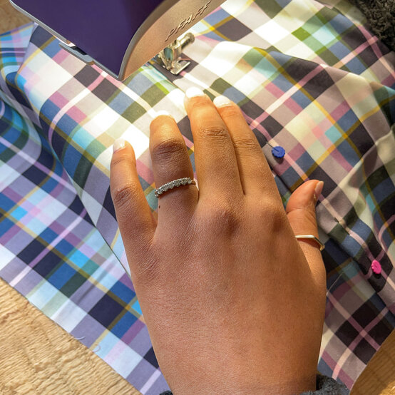 joules-piped-cushion---step-13b.jpg?sw=554&q=85