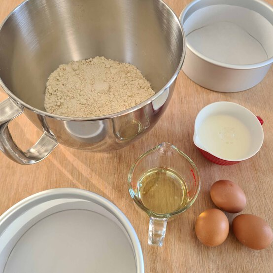 carrot-cake-step-1.jpg?sw=554&q=85