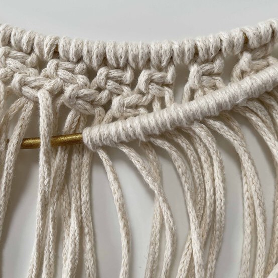 Idea_how-to-make-a-christmas-macrame-wreath_step6b.jpg?sw=554&q=85