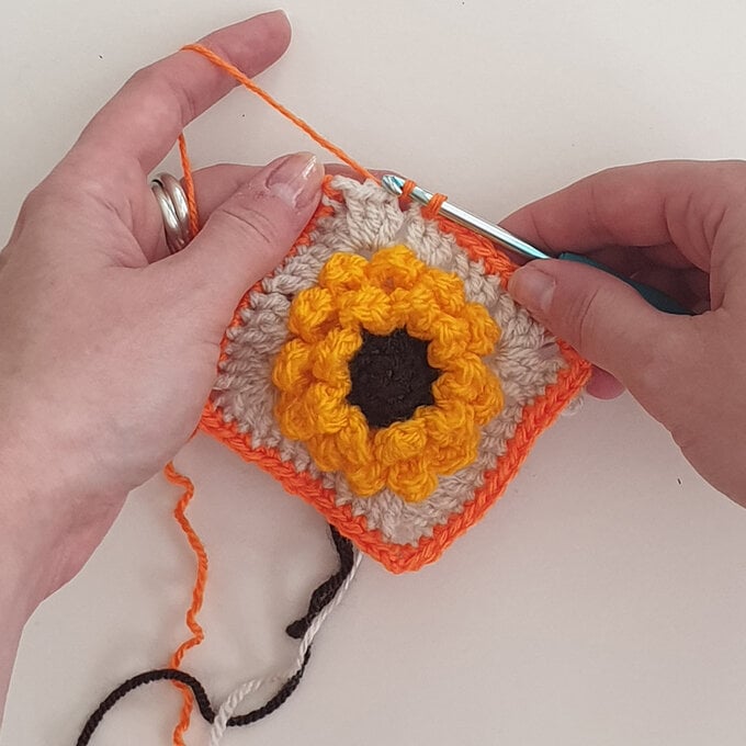 how-to-crochet-an-autumn-dog-coat_granny-square.jpg?sw=680&q=85
