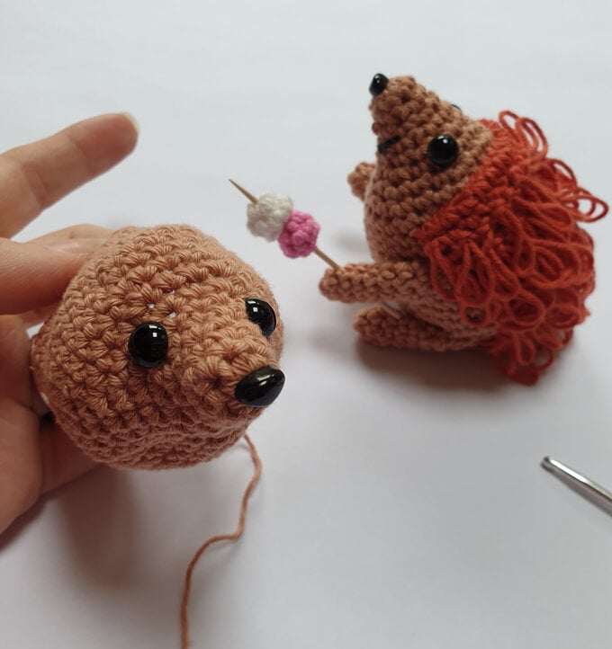 how-to-crochet-an-autumn-wreath-hedgehog-2.jpg?sw=680&q=85