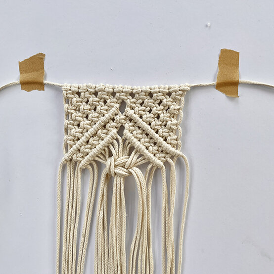 Idea_How-to-Make-a-Wedding-Macrame-Bouquet-Wrap_Step16.JPG?sw=554&q=85