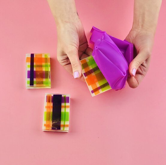 how-to-make-tartan-soap--step10.jpg?sw=554&q=85