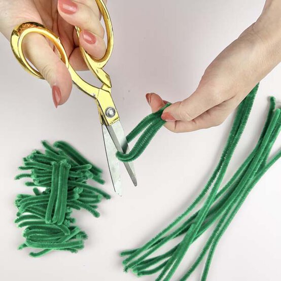 ideas%5Fpipe%2Dcleaner%2Dchristmas%2Dcrafts%5Ftree%5Fstep%2D1.jpg?sw=554&q=85