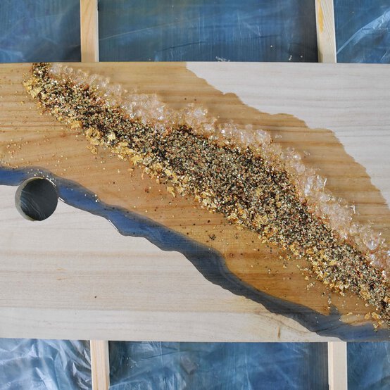 resin-cutting-board-step-5_2.jpg?sw=554&q=85