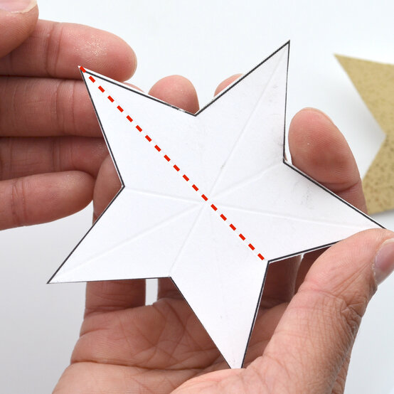 paper-star-garland_step3_2.jpg?sw=554&q=85