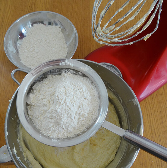 lemonandelderflower-step4.jpg?sw=554&q=85