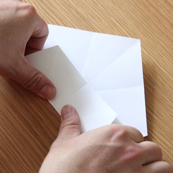 Origami-Star-Garland_Step3.jpg?sw=554&q=85