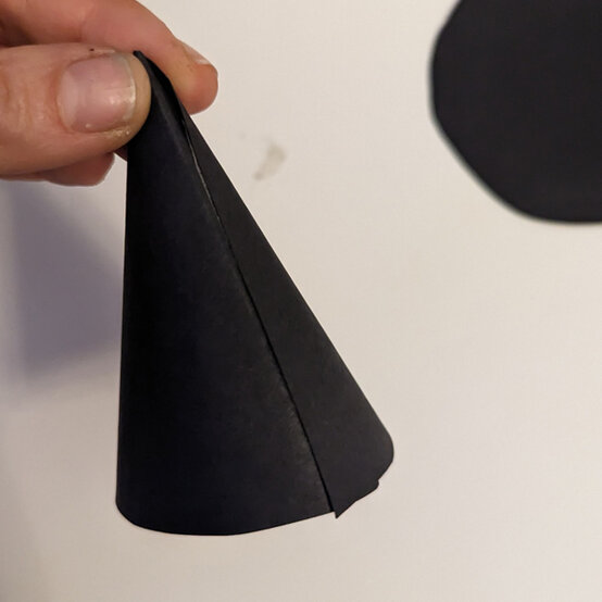 idea_personalised-halloween-balloons-witch_step4c.jpg?sw=554&q=85