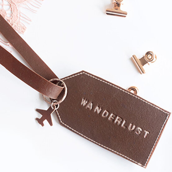 leather-luggage%20tag.jpg?sw=554&q=85