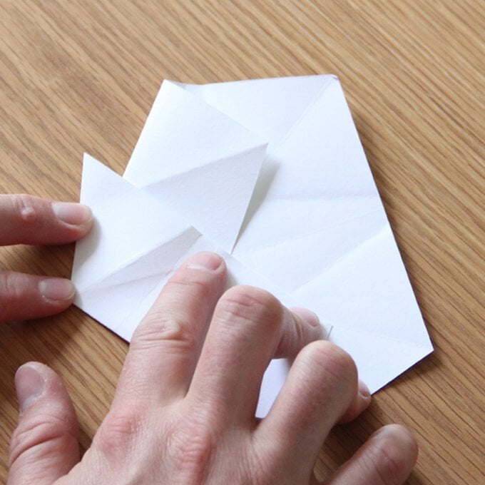 Origami-Star-Garland_Step7.jpg?sw=680&q=85