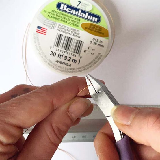 Layered%2DNecklace%2DBeaded%2DNecklace%2DStep1.jpg?sw=554&q=85