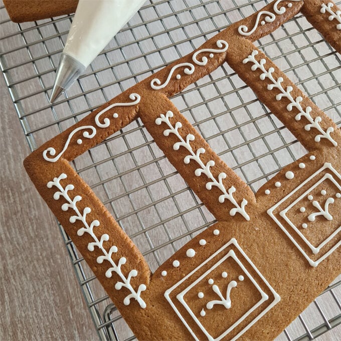Idea_How-to-make-a-Gingerbread-Greenhouse_Step7.jpg?sw=680&q=85