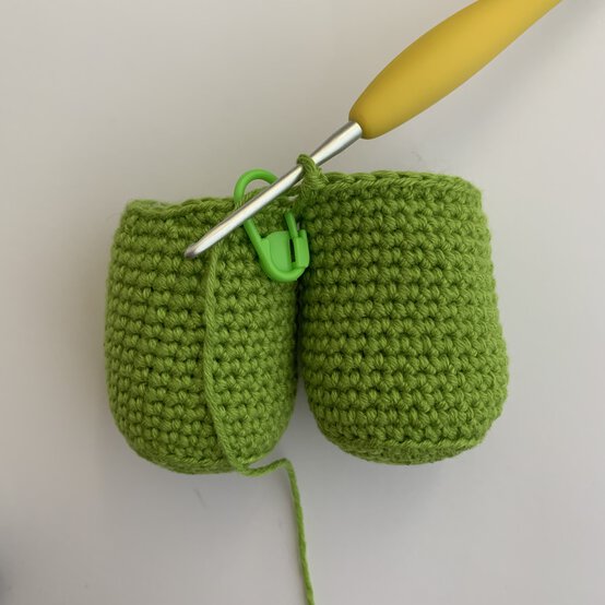 How%2Dto%2DCrochet%2Dan%2DAmigurumi%2DLochNess%5FMiddle%5F4.jpeg?sw=554&q=85