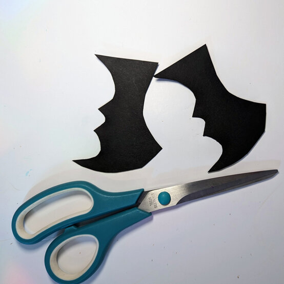 idea_halloween-glass-lanterns-bat_step3a.jpg?sw=554&q=85