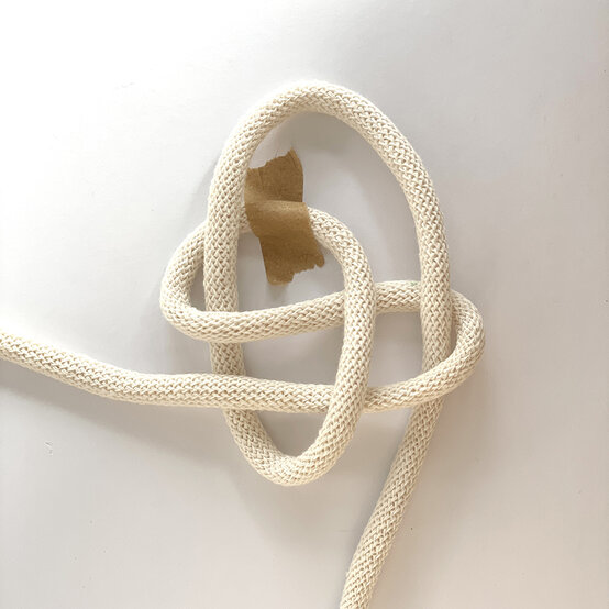 Idea_macrame-stash-busting-_bracelet-STEP4.jpg?sw=554&q=85