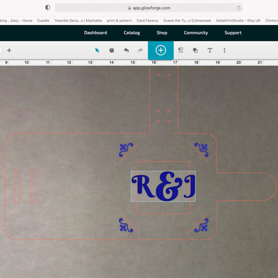 idea_glowforge-how-to-make-personalised-keyrings-photo_step4.jpg?sw=554&q=85
