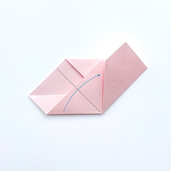 idea_origami-heart-card_step5.jpg?sw=554&q=85