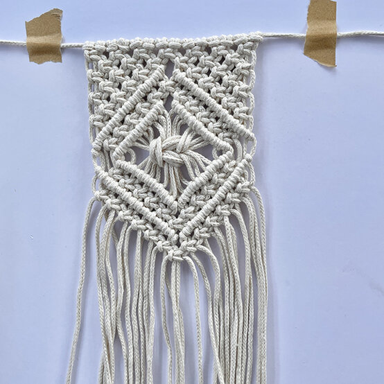 Idea_How-to-Make-a-Wedding-Macrame-Bouquet-Wrap_Step25.JPG?sw=554&q=85