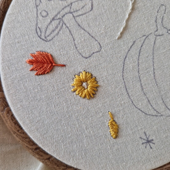 idea%5Fautumn%2Dembroidery%2Dprojects%2Dto%2Dtry%2Dnapkin%5Fstep%2D21.jpg?sw=554&q=85