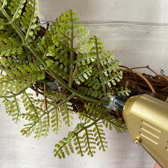 idea%5Fupdate%2Dspring%2Dwreath%2Dwith%2Dtulips%2D12.jpg?sw=554&q=85