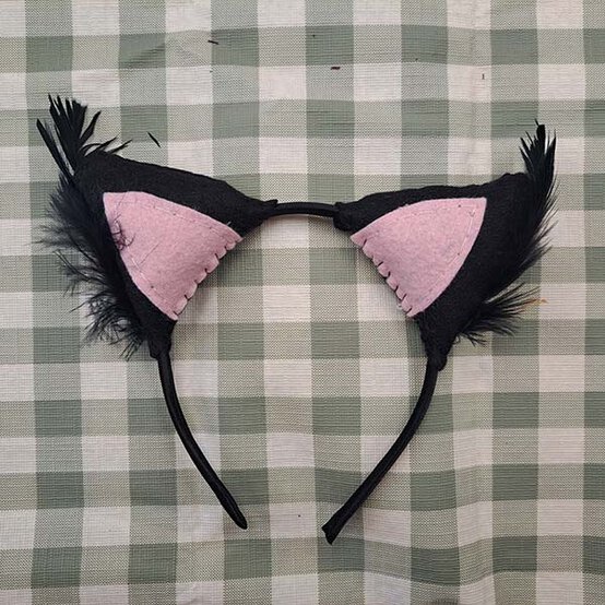 ideas%5Feasy%2Dhalloween%2Dcostumes%2Dfor%2Dkids%5Fcat%2Dears%2Dstep%2D2c.jpg?sw=554&q=85