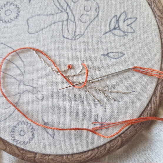 idea%5Fautumn%2Dembroidery%2Dprojects%2Dto%2Dtry%2Dnapkin%5Fstep%2D35.jpg?sw=554&q=85