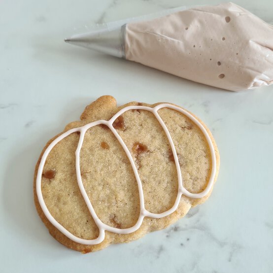 Idea_how-to-make-pumpkin-spice-biscuits_step3b.jpg?sw=554&q=85