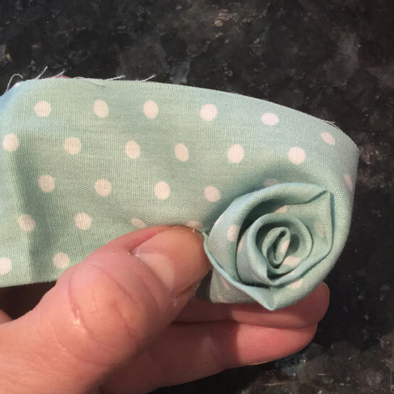how-to-make-a-fabric-wreath-3.jpg?sw=554&q=85