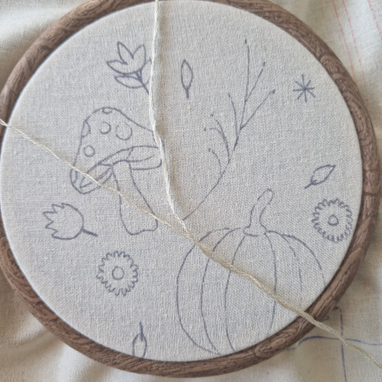 idea%5Fautumn%2Dembroidery%2Dprojects%2Dto%2Dtry%2Dnapkin%5Fstep%2D40.jpg?sw=554&q=85