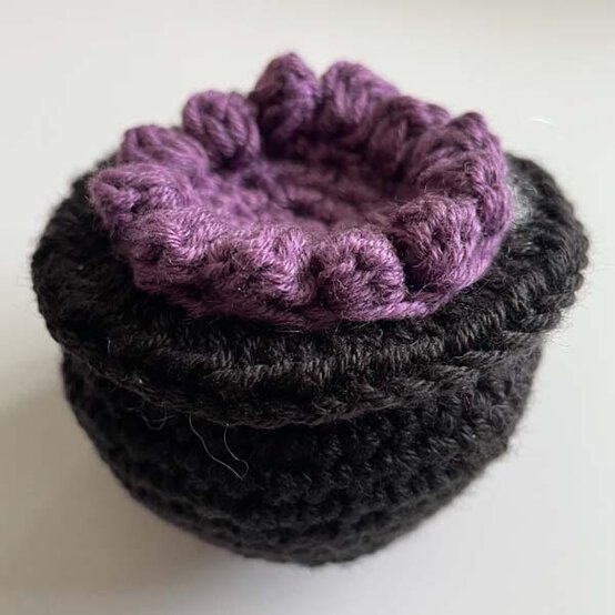 ideas%5Fhow%2Dto%2Dcrochet%2Da%2Dhalloween%2Dwreath%5Fcauldron%2Dbubbles%5F3.jpg?sw=554&q=85